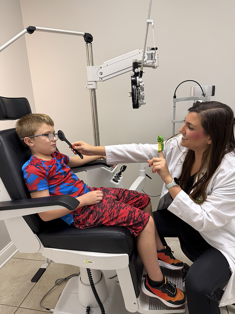 pediatric-eye-exam-img